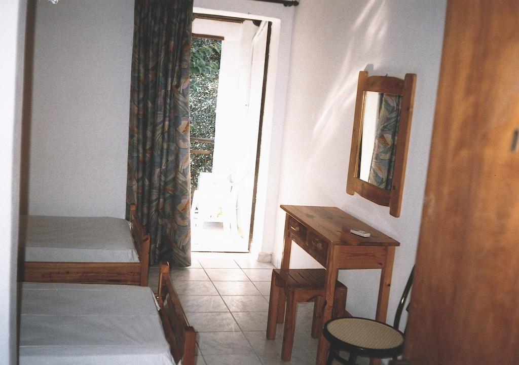 Dina'S Rooms Mesongí Habitación foto